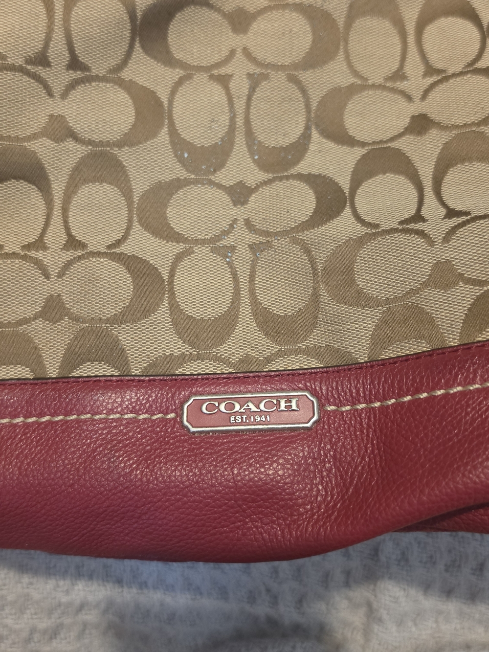 Coach Park Signature Carrie Tote Beige With Burgundy Trim - Picture 3 of 12